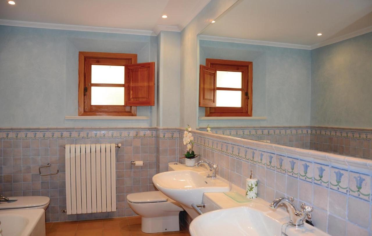 4 Bedroom Stunning In Hébergement de vacances Fornalutx