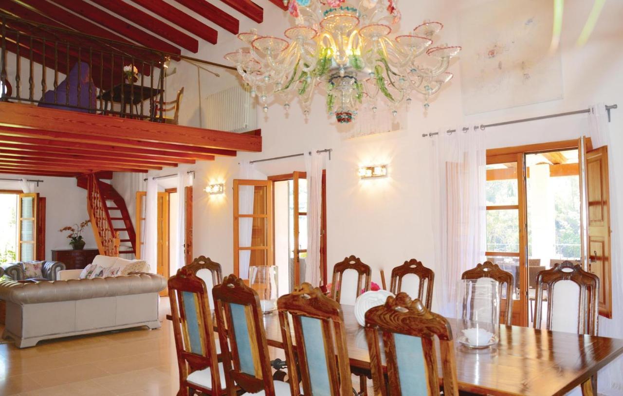 Hébergement de vacances 4 Bedroom Stunning In *
